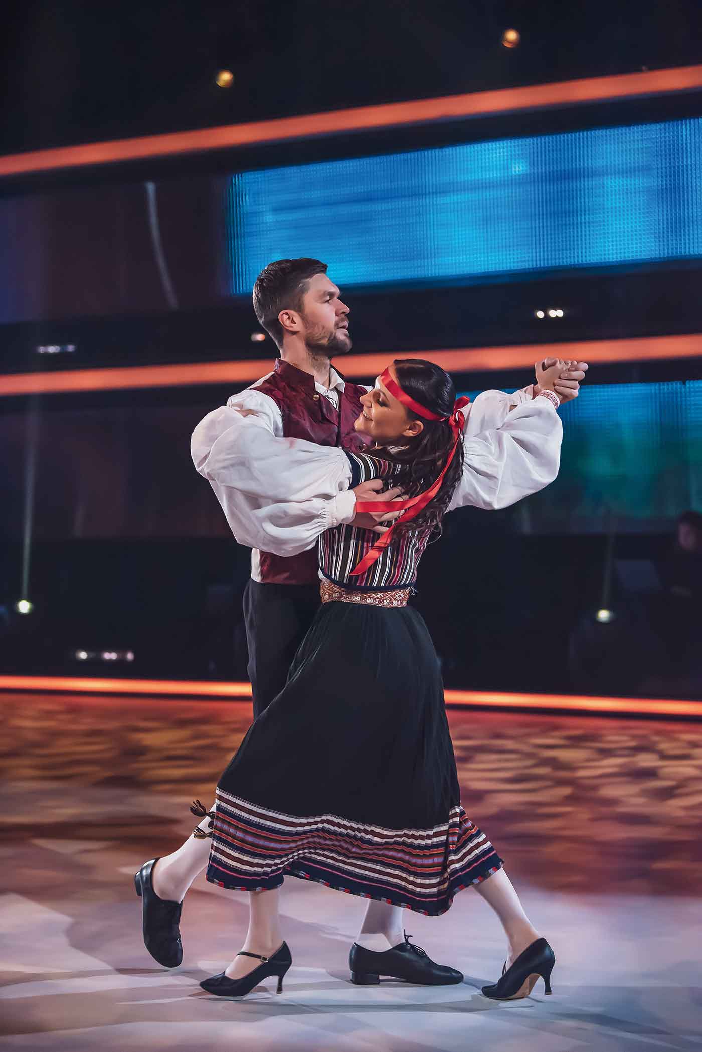 Katri ja Siim tanssimassa